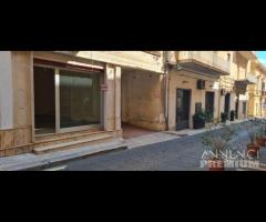 Castelvetrano, locale commerciale via Bonsignore - 11