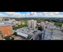 Castelvetrano ampio app. 9 vani via roma - 13