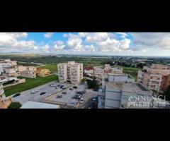 Castelvetrano ampio app. 9 vani via roma - 14