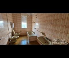 Castelvetrano ampio app. 9 vani via roma - 19