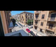 Palermo app. di vani 5 via Orazio Antinori piano 2 - 8