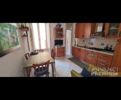 Palermo app. di vani 5 via Orazio Antinori piano 2 - 23