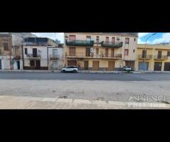 Castelvetrano, locale commerciale via Ruggero VII