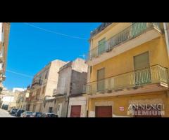 Castelvetrano, casa ind. Con garage in centro - 12