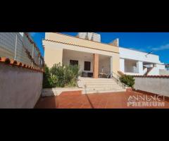 Triscina villetta con terrazzo vista mare