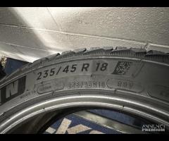 4 gomme 235/45 R18. Michelin Invernali al 85%