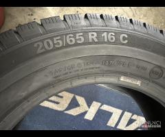2 gomme 205/65 R16 C. Sportiva Invernali al 85%
