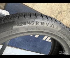 2 gomme 225/45 R18. Continental Invernali al 90%