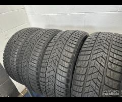 4 gomme 225/50 R17. Pirelli Invernali Runflat 90%