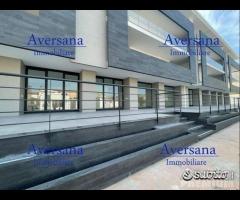 Locale commerciale con spazio antistante - 8