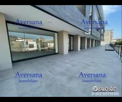 Locale commerciale con spazio antistante - 9