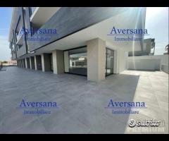 Locale commerciale con spazio antistante - 12