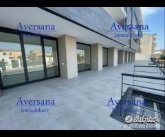 Locale commerciale con spazio antistante - 13