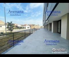 Locale commerciale con spazio antistante - 17