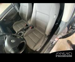 SEDILI ANTERIORI E POSTERIORI GOLF 5 - V 2004