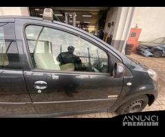 PORTA ANTERIORE DESTRA PEUGEOT 107 ANNO 2010