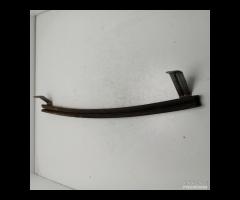 05450469 Supporto guida finestrino vetro ant dx Ch