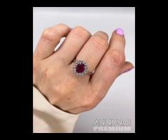 ANELLO ORO 18kt. CON DIAMANTI E RUBINO CABOCHON