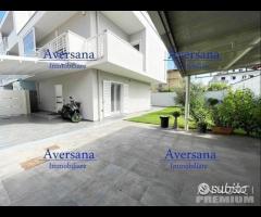 Villa capofila con ampio giardino