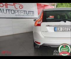 VOLVO XC60 D4 AWD Momentum - 28