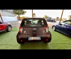 Toyota IQ 1.0 benz - 10