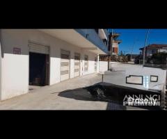 Locale su 2 livelli di 800 mq a San Marcellino