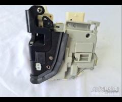 8X1837016 serratura anteriore destra A3 2015 - 10