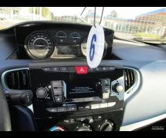 Lancia Ypsilon 1.0 FireFly 5 porte S&S Hybrid Oro - 12