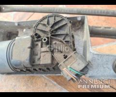 0 390 241 777 MOTORINO TERGICRISTALLO ANTERIORE RE