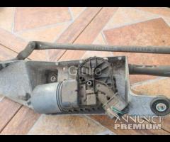 0 390 241 777 MOTORINO TERGICRISTALLO ANTERIORE RE