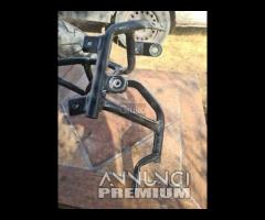 SUPPORTO TELAIETTO frecce ANTERIORE HYOSUNG GT 650