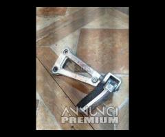 Supporto pedana poggiapiedi posteriore destra Suzu