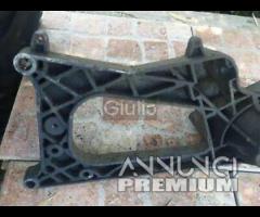 STAFFA SUPPORTO SCARICO MARMITTA PIAGGIO BEVERLY 5