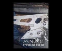 GSR 600 A/K6-K8 Furastenplatte Footrest Stay Front - 14