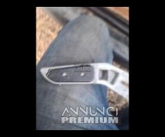 GSR 600 A/K6-K8 Furastenplatte Footrest Stay Front - 18