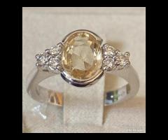 ANELLO ORO 18kt. CON DIAMANTI E ZAFFIRO GIALLO