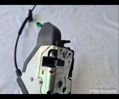 Serratura anteriore destra C3 picasso anno 2012 - 21