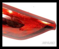 Stop posteriore sinistro integrato nel portello ki