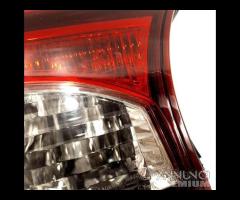 Stop posteriore destro integrato nel portello mazd - 7