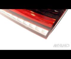 Stop posteriore destro integrato nel portello merc