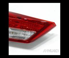 Stop posteriore sinistro integrato nel portello hy