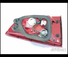 Stop posteriore destro integrato nel portello kia - 7