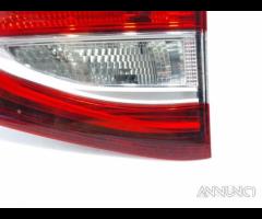 Stop posteriore destro integrato nel portello ford