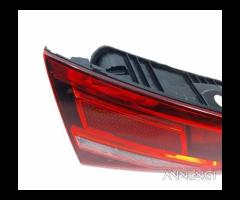 Stop posteriore sinistro integrato nel portello au