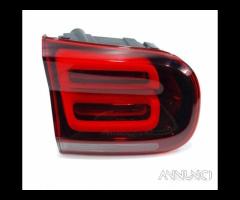 Stop posteriore sinistro integrato nel portello ci