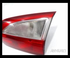 Stop posteriore destro integrato nel portello ford