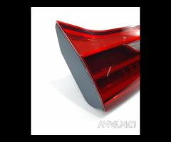 Stop posteriore sinistro integrato nel portello bm