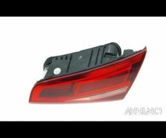 Stop posteriore destro integrato nel portello audi