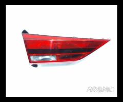 Stop posteriore sinistro integrato nel portello au