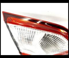 Stop posteriore sinistro integrato nel portello ni